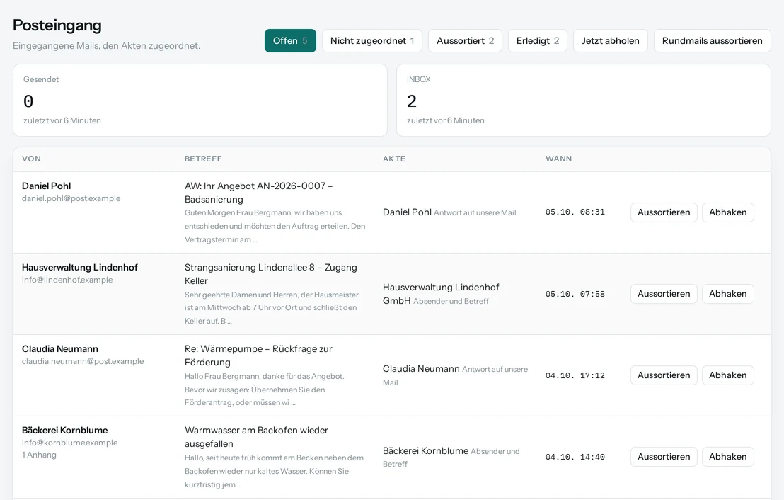 Der Posteingang: eingegangene Mails mit Absender, Betreff und der Akte, der sie zugeordnet wurden.