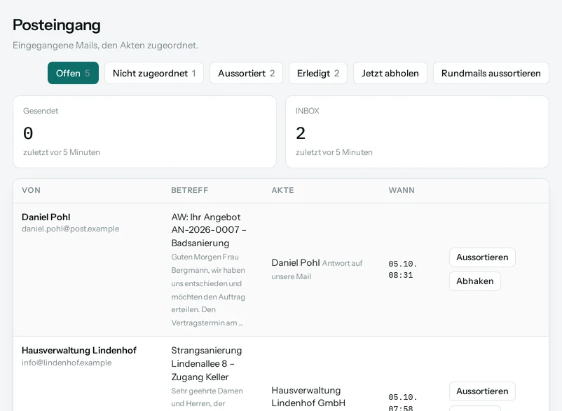 Der Posteingang: eingegangene Mails mit Absender, Betreff und der zugeordneten Akte.